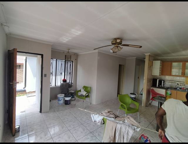 3 BEDROOM FREEHOLD FOR SALE IN DANVILLE